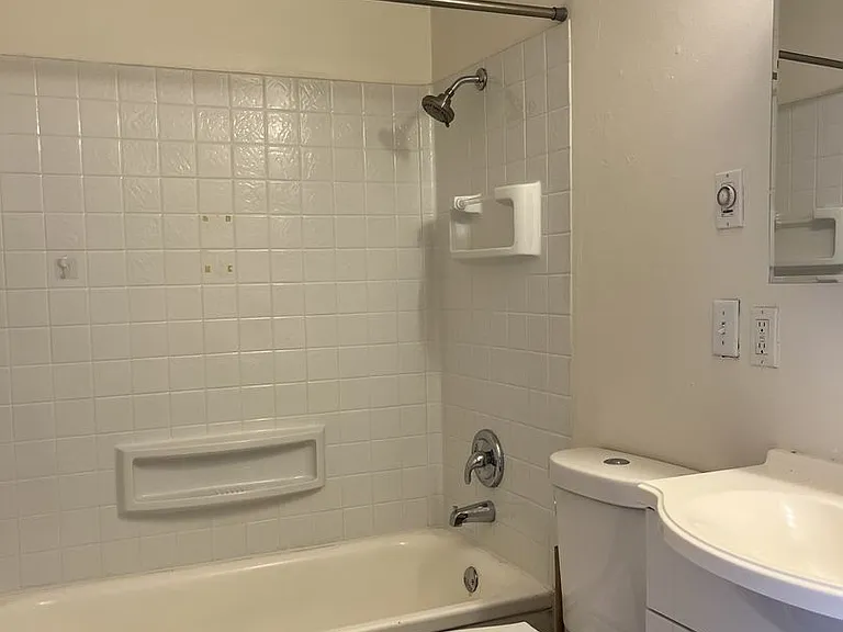 Effortless Living Near the Alaska Junction The Webster Apartments — Photo 32