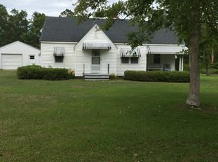 459 E Chatham St, Newport, NC 28570