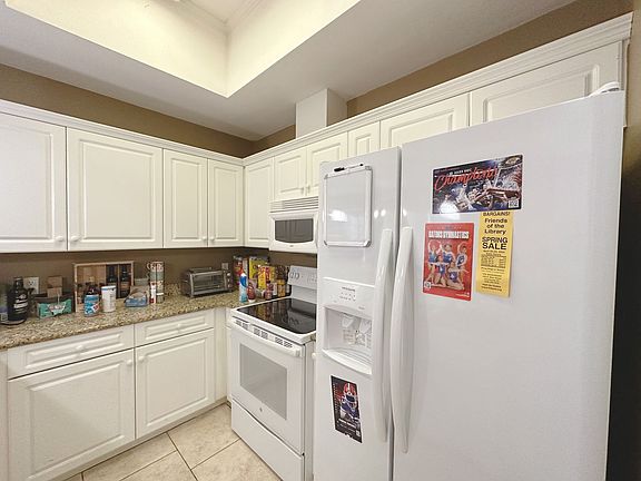 3rd image of 325 NW 14th St APT 307