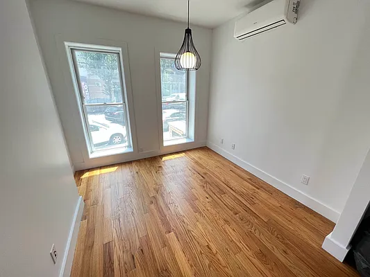 Rented by Tapiro Realty | media 5
