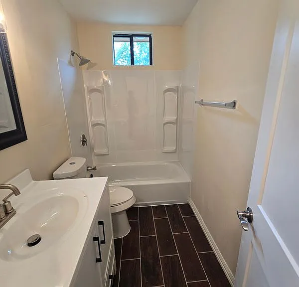 319 Elm St — Photo 5