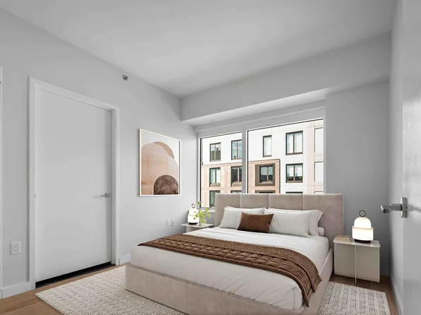 555 Waverly Avenue image 9 of 24