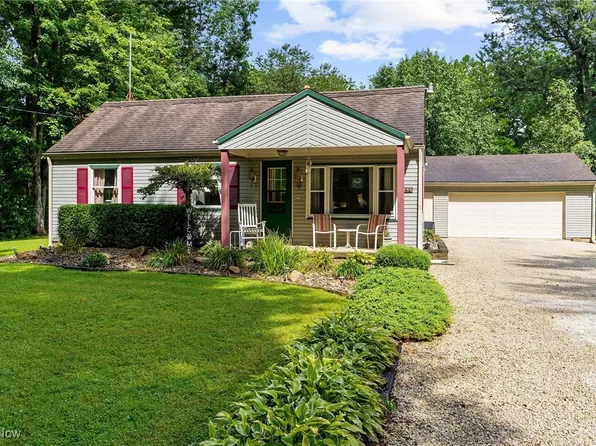 140 N Meadowbrook Dr, Leavittsburg, OH 44430