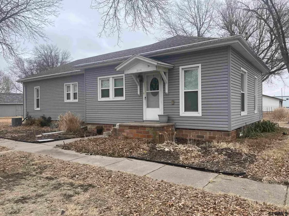210 S Catawba St, De Witt, NE 68341