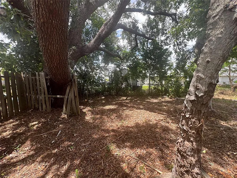 8250 Lombra Ave — Photo 29
