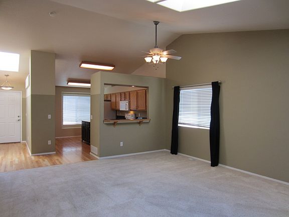 Dining Area (from LR)