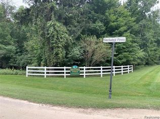 Par 16 Secluded Pines Dr, Oxford, MI 48371