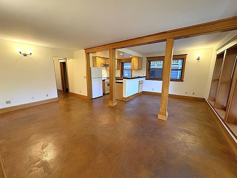 544 NE Thompson St — Photo 4