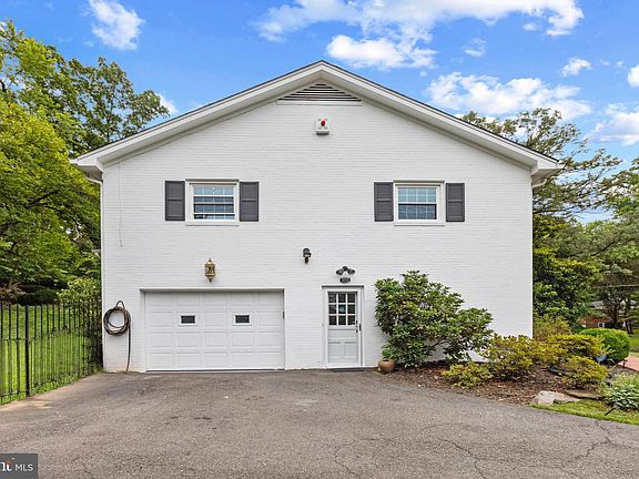 3rd image of 3713 Chanel Rd