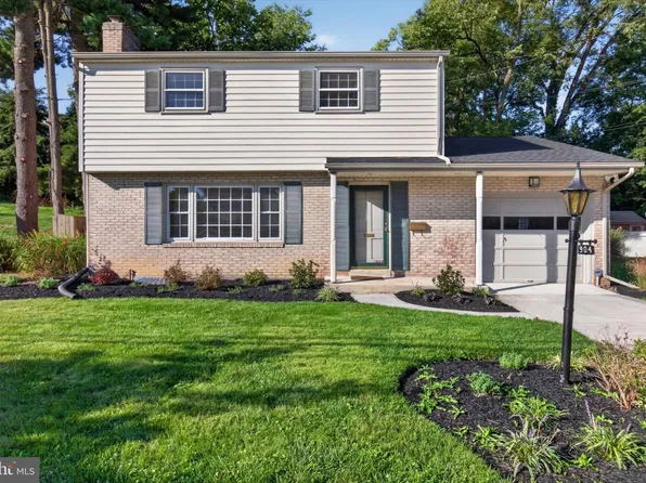 904 W Foxcroft Dr, Camp Hill, PA 17011