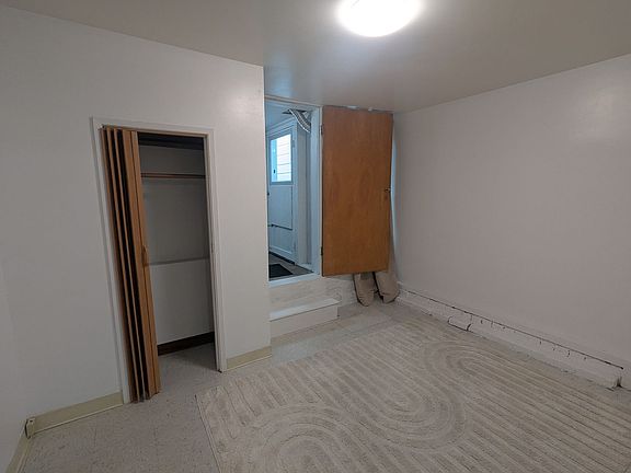 4th image of 890 Douglass St