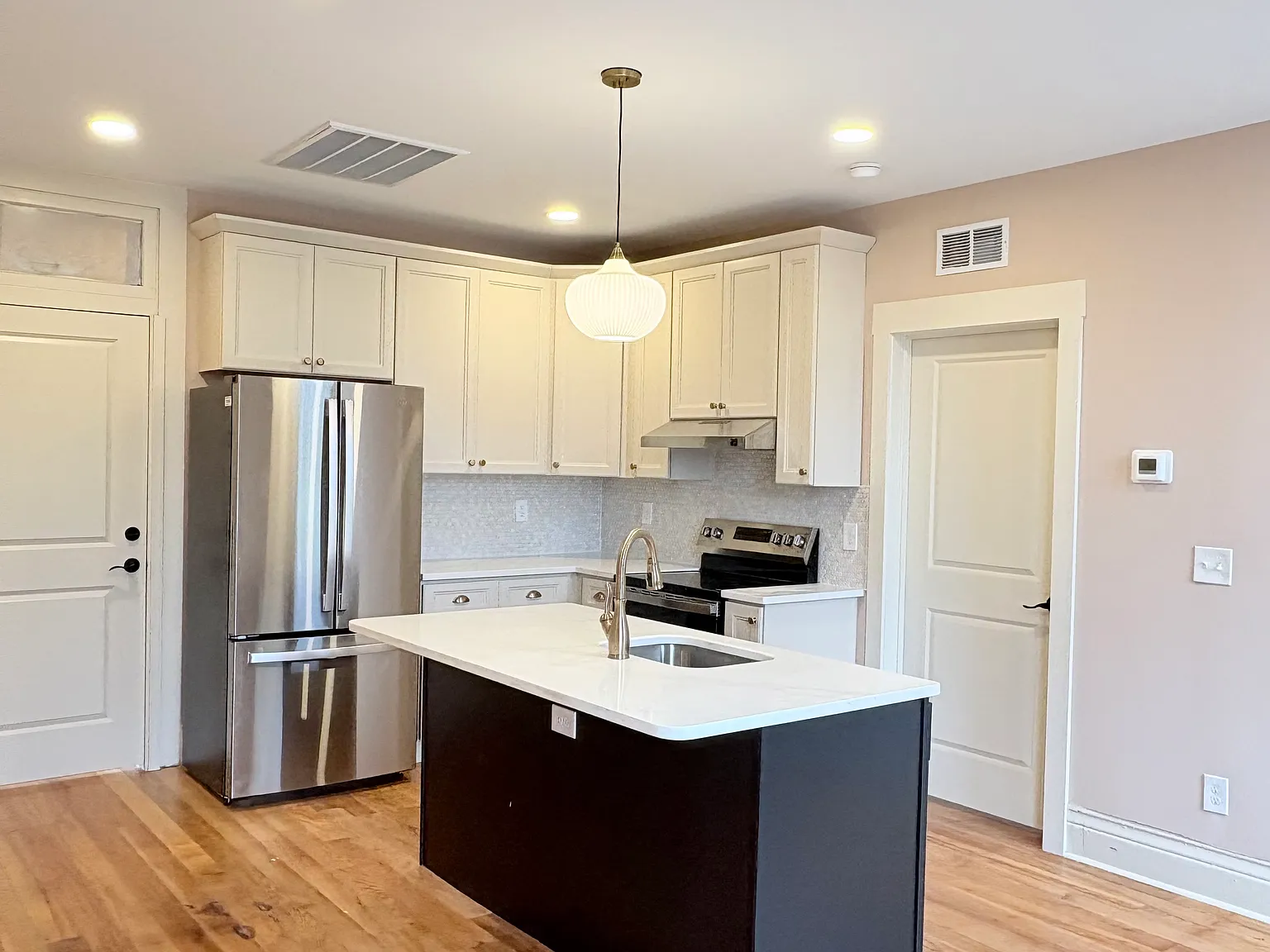 1 bed, $1,195 — Photo 3