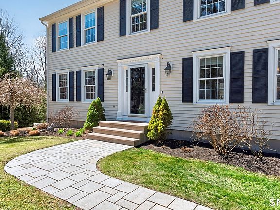3rd image of 389 Huckleberry Hill Road