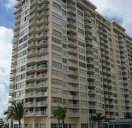 3rd image of 18041 Biscayne Blvd #305-4