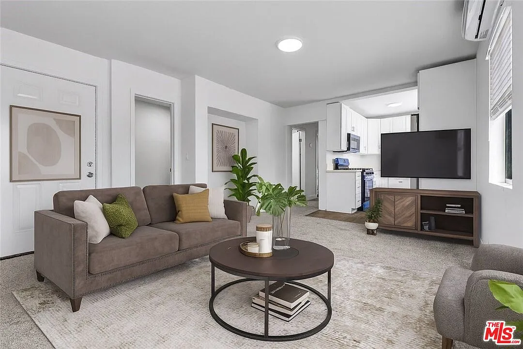 2 bed, 1.0 bath, 1200 sqft, $2,800 — Photo 4