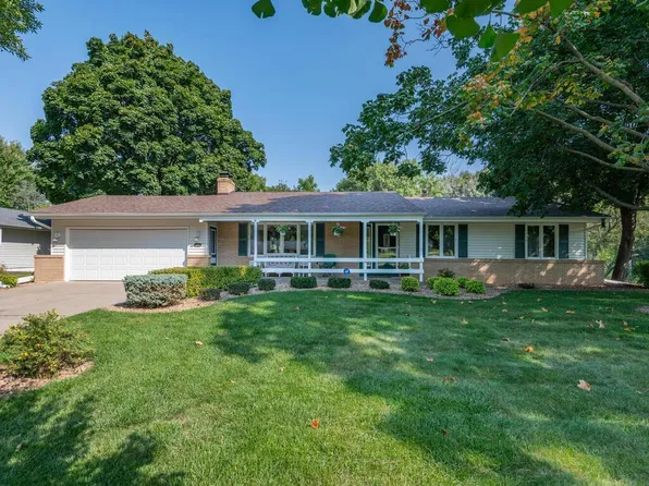 10920 London Dr, Burnsville, MN 55337