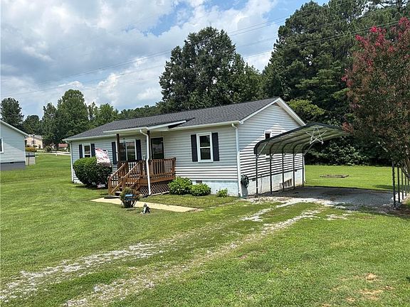 3rd image of 905 Woodland Dr