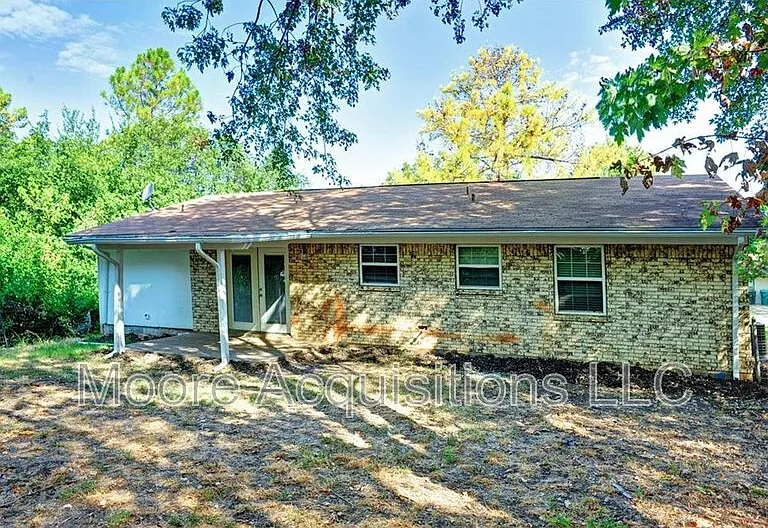 302 E Kansas St — Photo 18
