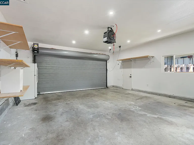 1021 Windsor Dr — Photo 23