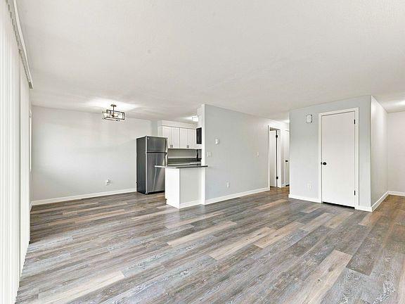 5th image of 810 S Holladay Dr APT 9
