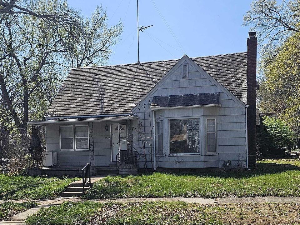 1st image of 2323 SW Huntoon St