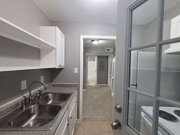 3rd image of 4649 Royal Ridge Dr APT 8