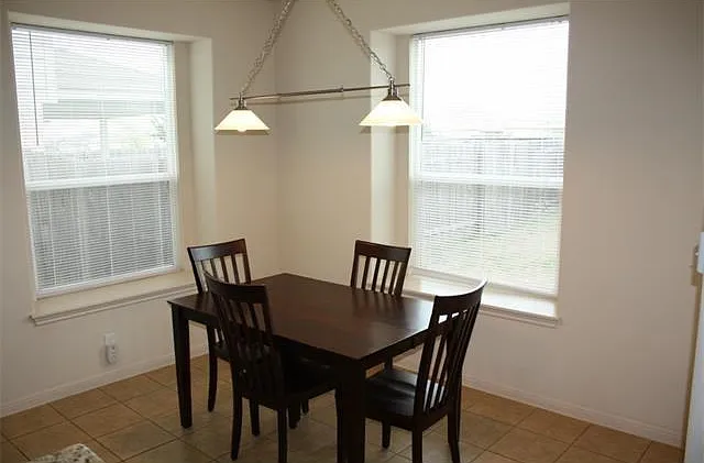 2228 Nestlewood Dr — Photo 7