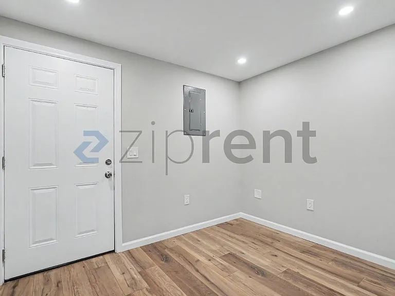 1204 W 50th St — Photo 13
