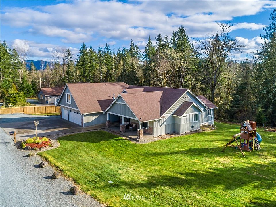 Fabulous Eatonville home on over 1 acre