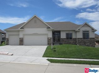 6756 Ridgewood Dr, Papillion, NE 68133