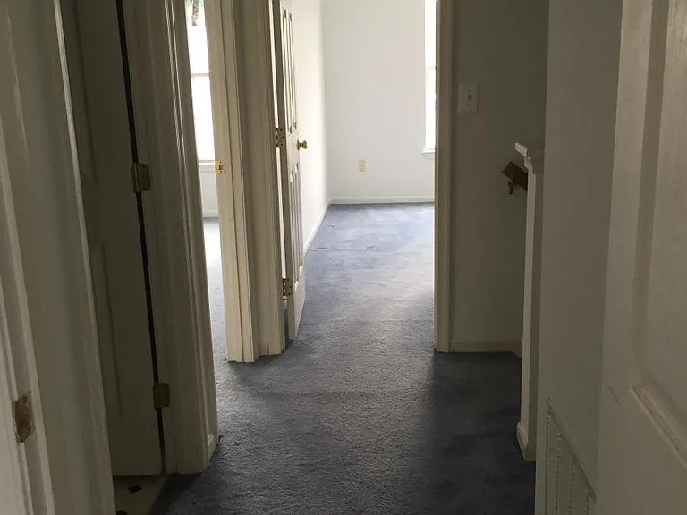 1102 Oakland Ct — Photo 15
