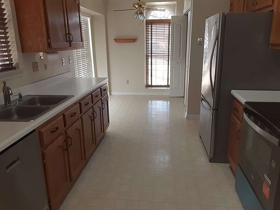 5th image of 5558 Pine Oak Ln