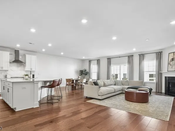 36 Ventura Dr, East Hanover Twp., NJ 07936