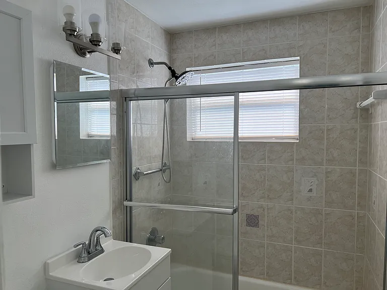 304 NW 11th Ave — Photo 8