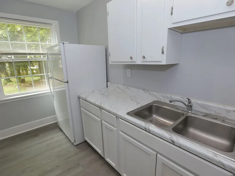 1130 Christine Ave — Photo 4