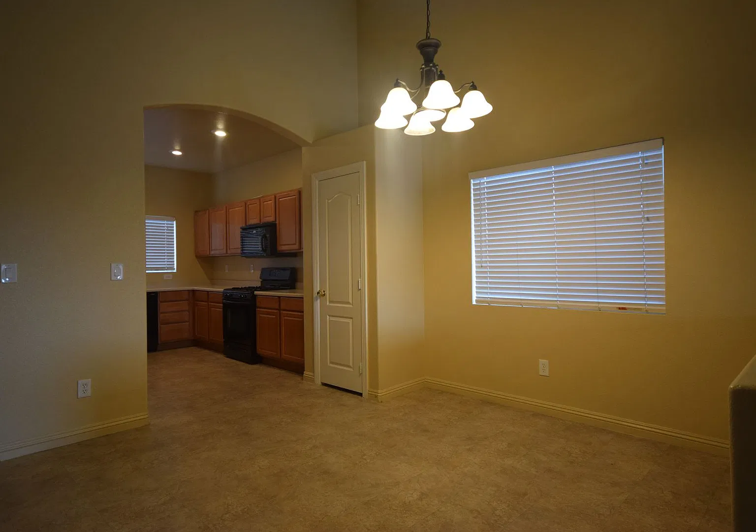 Incredible home with the Master bedroom on the first floor and junior suite upstairs in a gated c... — Photo 4