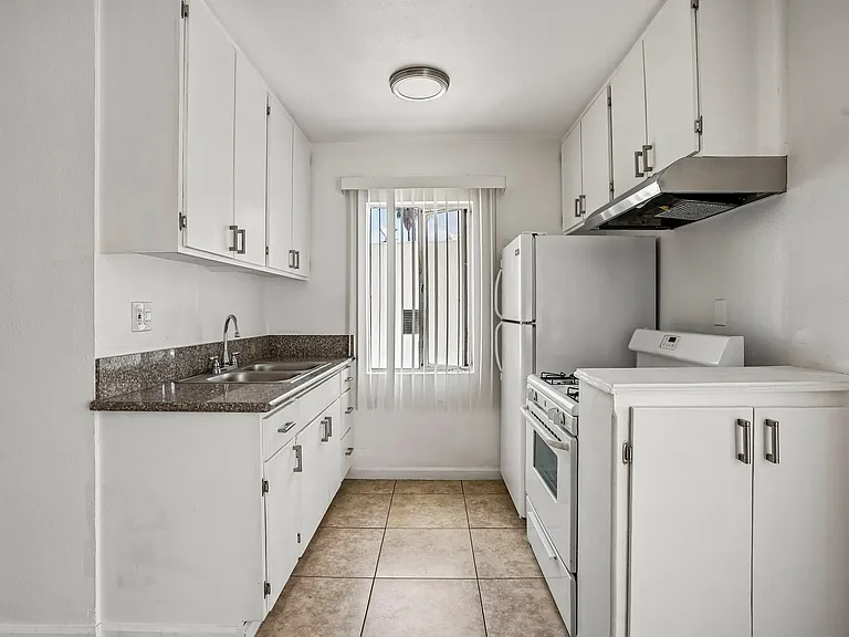 3867 Potomac Ave. — Photo 27