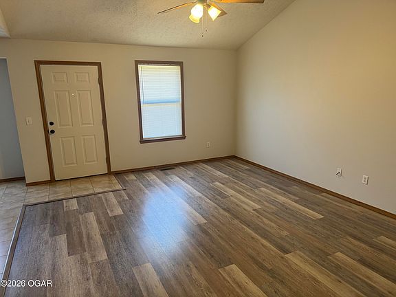 2nd image of 807 Remington Cir