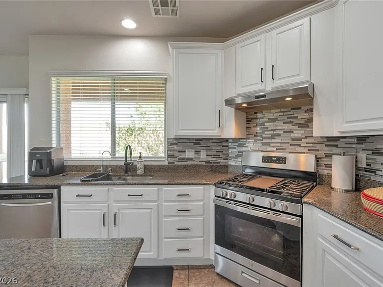 10391 Montes Vascos Dr — Photo 11