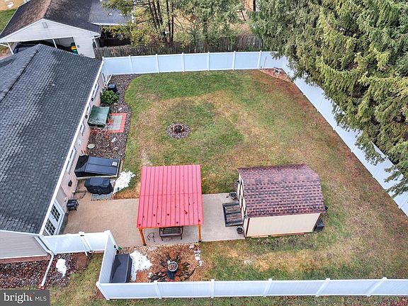 3rd image of 4807 Delbrook Rd