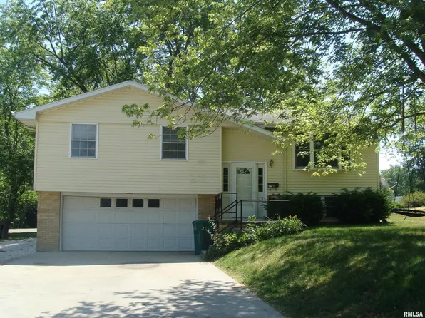 317 S Apple St, Farmington, IL 61531