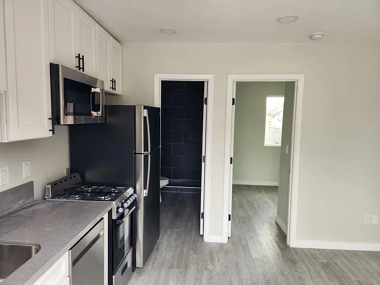 2848 Broadway #4 — Photo 6