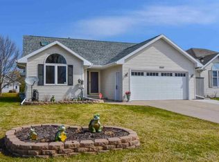 2007 Bark River Ct, De Pere, WI 54115