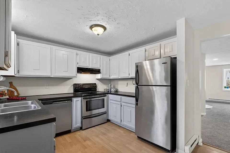 2 bed, 960 sqft, $2,300 — Photo 3