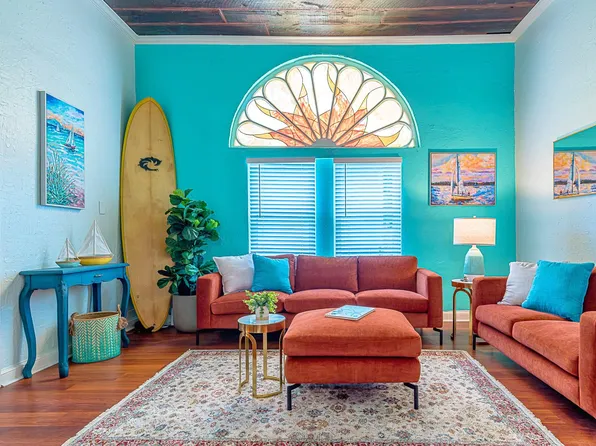 2001 36th St, Galveston, TX 77550