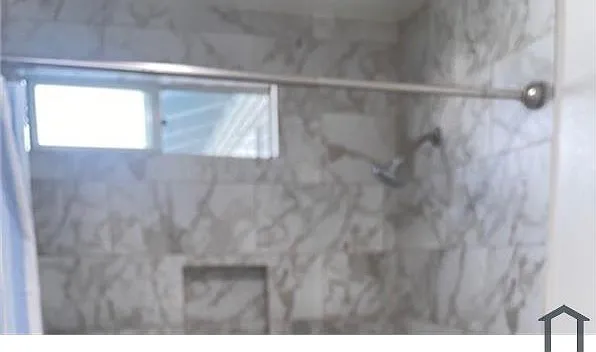 5426 S Van Ness Ave — Photo 16