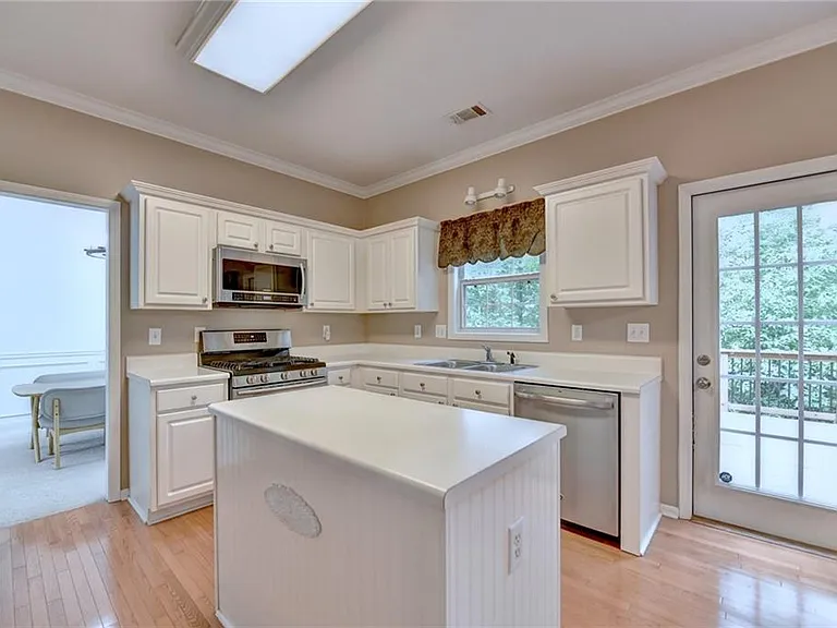 2172 Woodbriar Dr — Photo 18