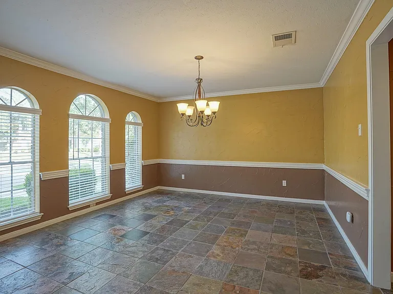 2108 Lakeway Dr — Photo 15
