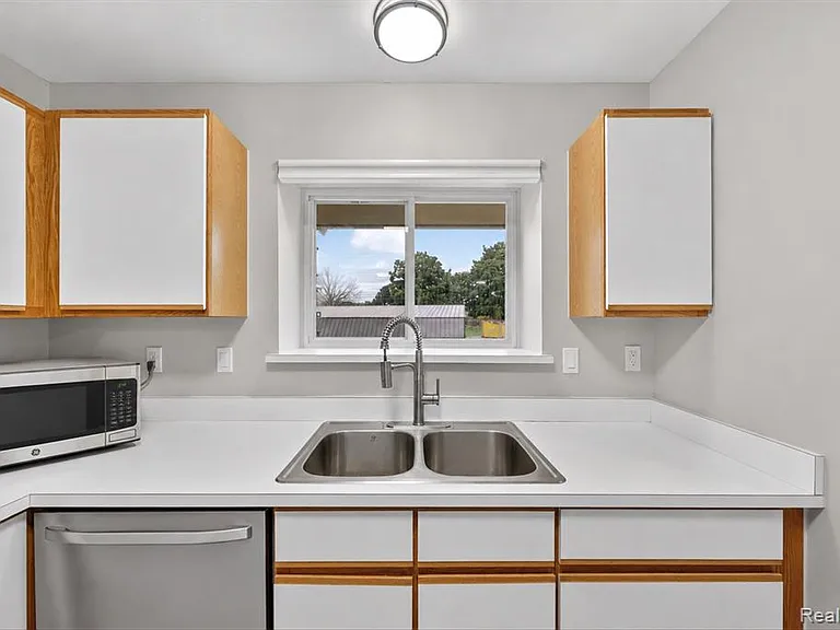 44393 Sunnyside Dr — Photo 14
