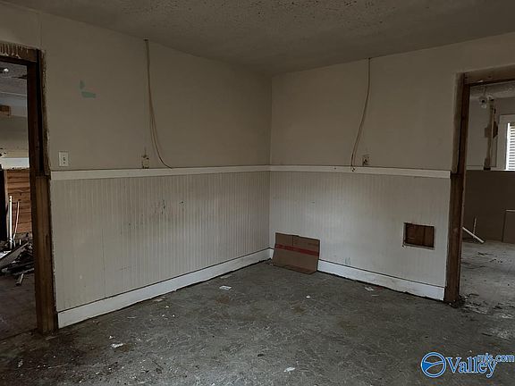 3rd image of 2912 2nd Ave NW